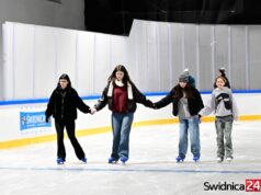 Walentynki na świdnickim lodowisku