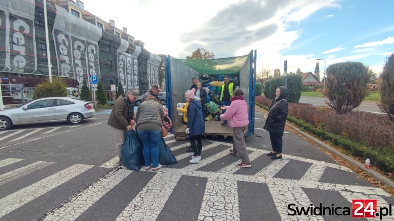 Po apelach mieszkańców będzie więcej zbiórek tekstyliów w Świdnicy [HARMONOGRAM]