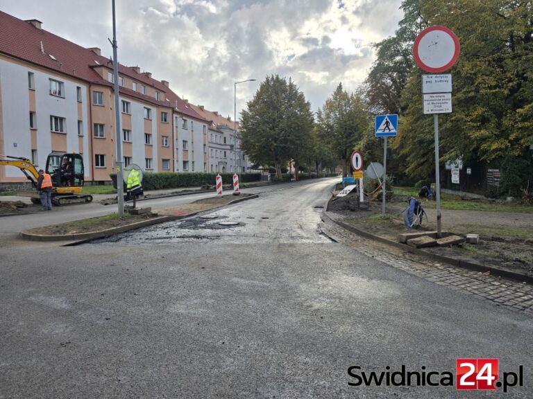 Po ponad dwóch miesiącach wraca ruch na ul. Westerplatte w Świdnicy