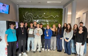 Nie było mocnych na pływaków z II LO Świdnica. Tytuły mistrzowskie i awans do finału Dolnego Śląska