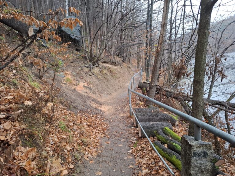 Ścieżka nad Jeziorem Bystrzyckim otwarta