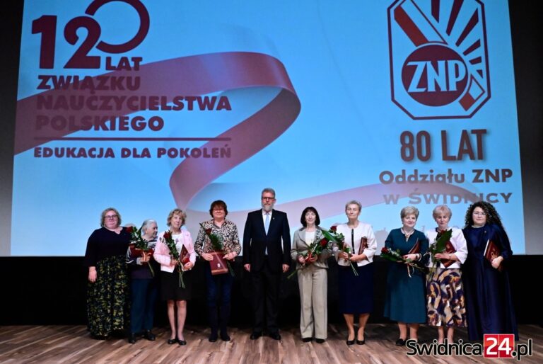 Jubileusz Związku Nauczycielstwa Polskiego z odznaczeniami i życzeniami [FOTO]