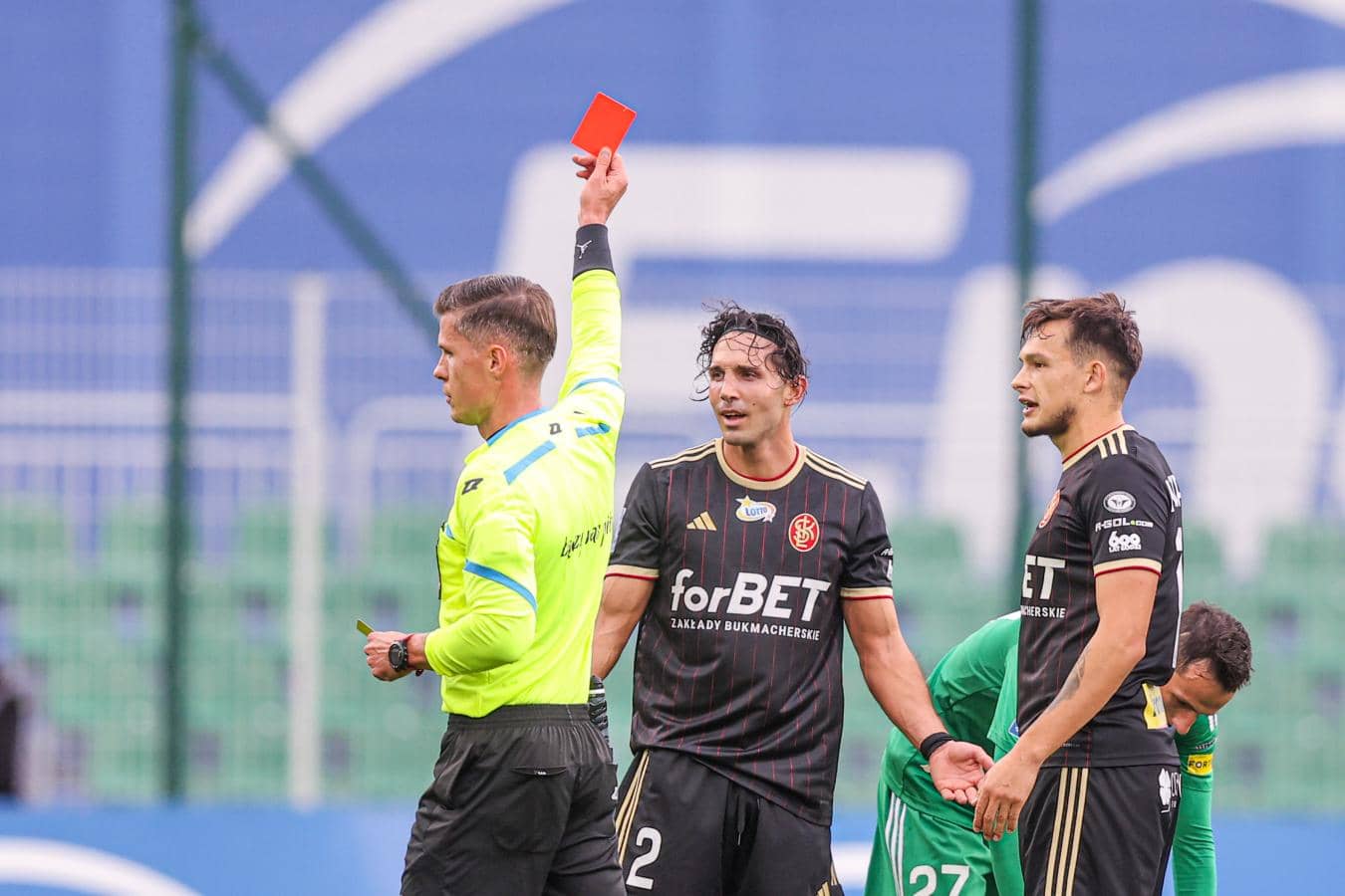 Rewolucja w światowym futbolu. Co się zmienia w przepisach?