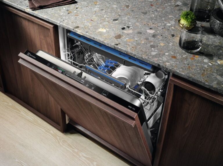 Osiągnij doskonałą czystość naczyń bez wysiłku. Perfekcyjne zmywanie z Electrolux