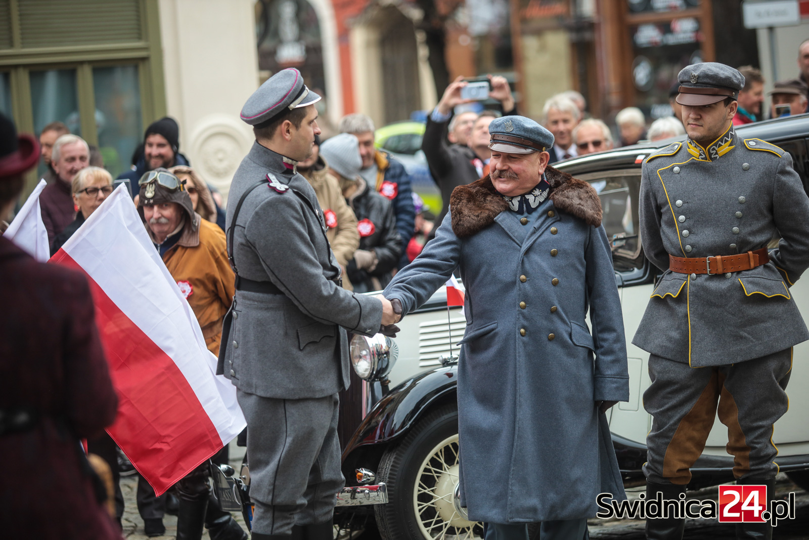 107. rocznica odzyskania niepodległości. Rekonstruktorzy pojawili się na świdnickim Rynku [FOTO/VIDEO]