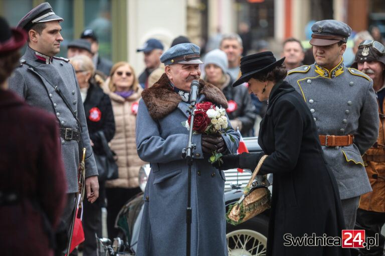 107. rocznica odzyskania niepodległości. Rekonstruktorzy pojawili się na świdnickim Rynku [FOTO/VIDEO]