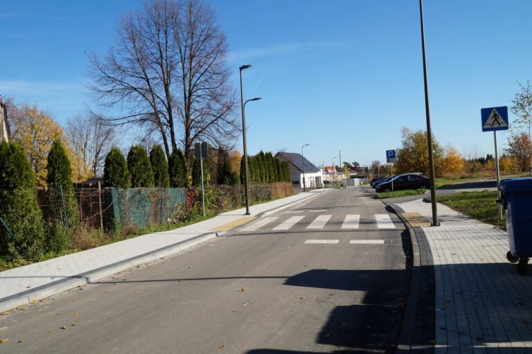 Nowa nawierzchnia na ul. Ekerta w Jaworzynie Śląskiej – inwestycja zakończona