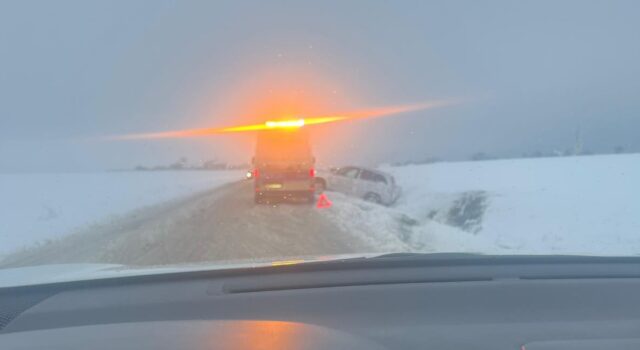 Witoszow Dolny auto w rowie 2025.11.26