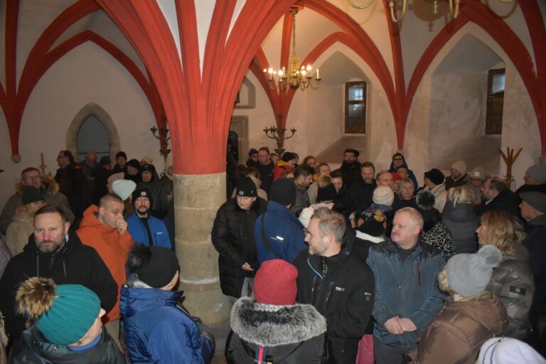 Tajemnice krypt świdnickiej katedry. Tłumy na XIII Spacerze Historycznym [FOTO]