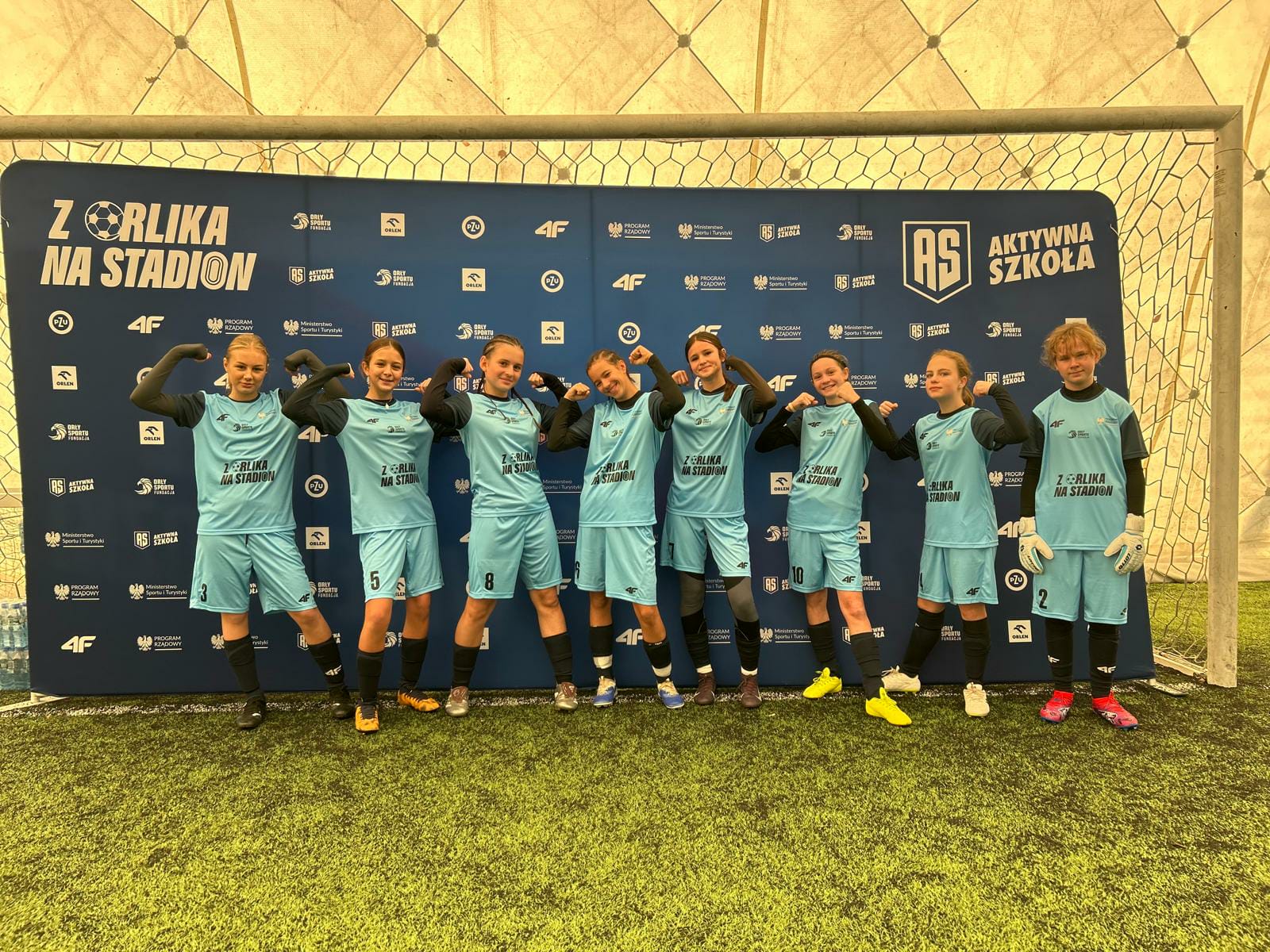 Wielki sukces piłkarek z SP4 podczas ogólnopolskiego finału w Warszawie!