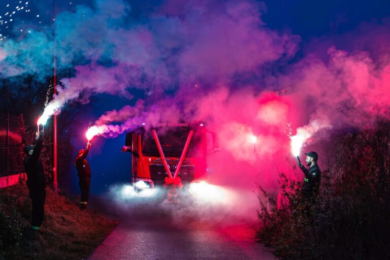 Strażacy z Mrowin z nowym wozem ratowniczo-gaśniczym [FOTO]