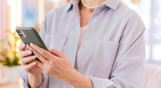 Robiła przelew za przelewem. Była przekonana, że rozmawia z synem