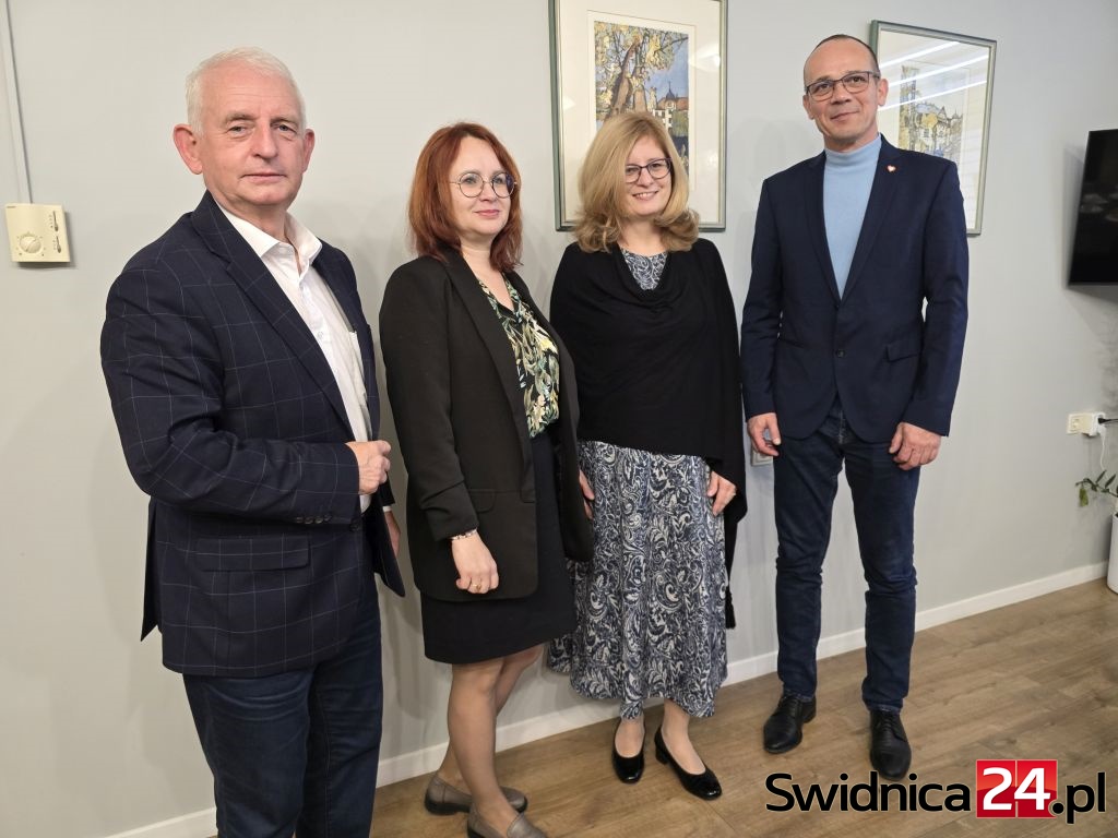 Zawodowe rodziny zastępcze z wyższym wynagrodzeniem. Kolejna umowa podpisana