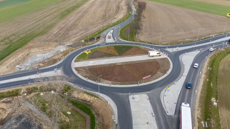 Mielęcin: W miejscu kolizyjnego skrzyżowania powstało rondo [FOTO]