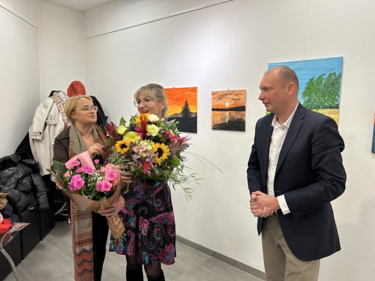 „Między światem ludzi, a naturą”. Nowa ekspozycja malarska w wieży ratuszowej [FOTO]