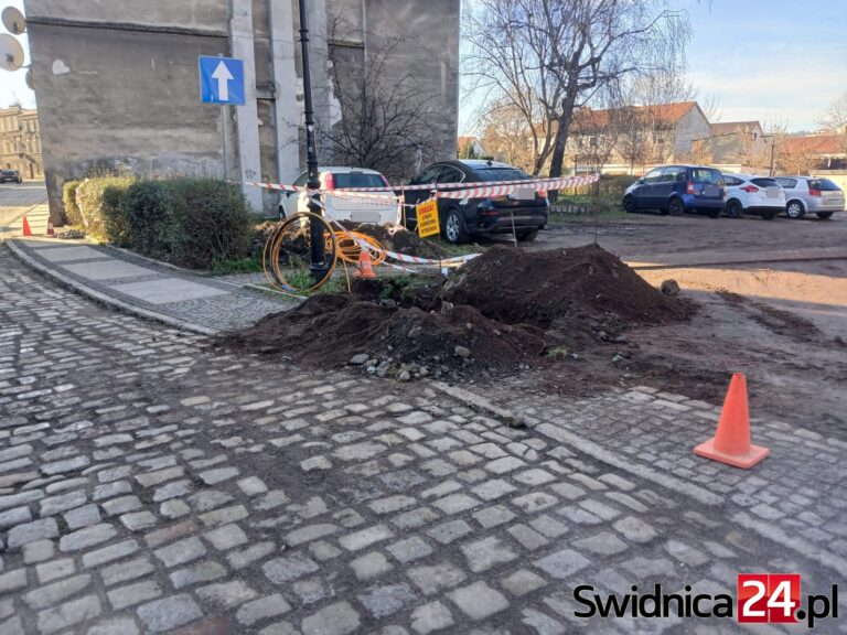 Uszkodzone przyłącze gazowe w Świebodzicach [FOTO]