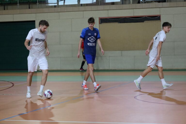 Tylko cztery zespoły wciąż z kompletem punktów [WYNIKI/TABELA]