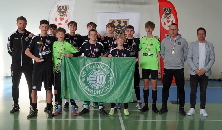 Świdniccy piłkarze ze złotem i srebrem eliminacji futsalowych Mistrzostw Dolnego Śląska [FOTO]