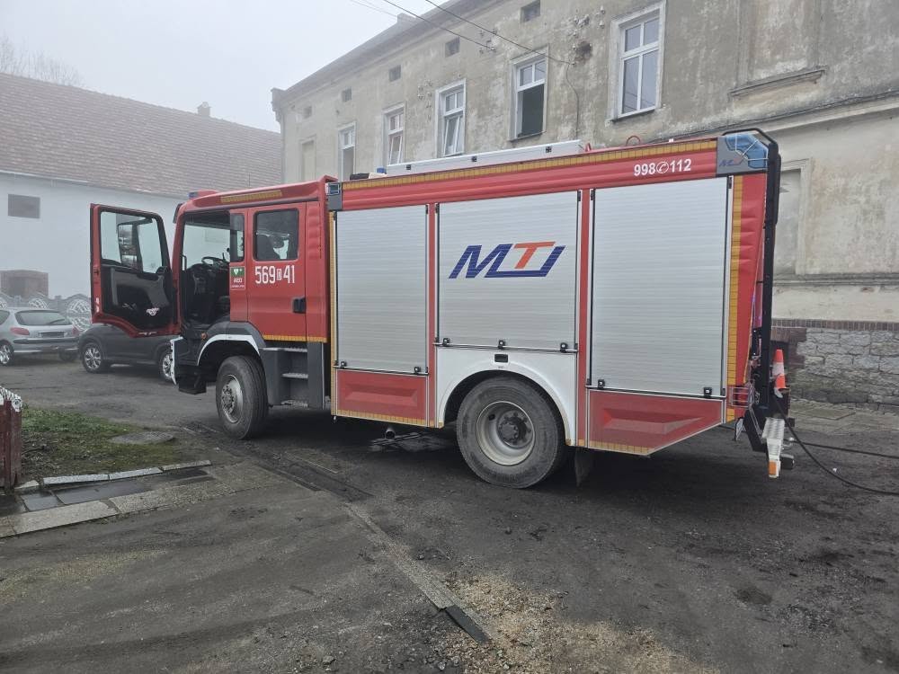 Żar z pieca wpadł pod podłogę i napędził strachu [FOTO]