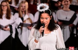 Świąteczny czar w III LO – Biesiada Wigilijna pełna kolęd