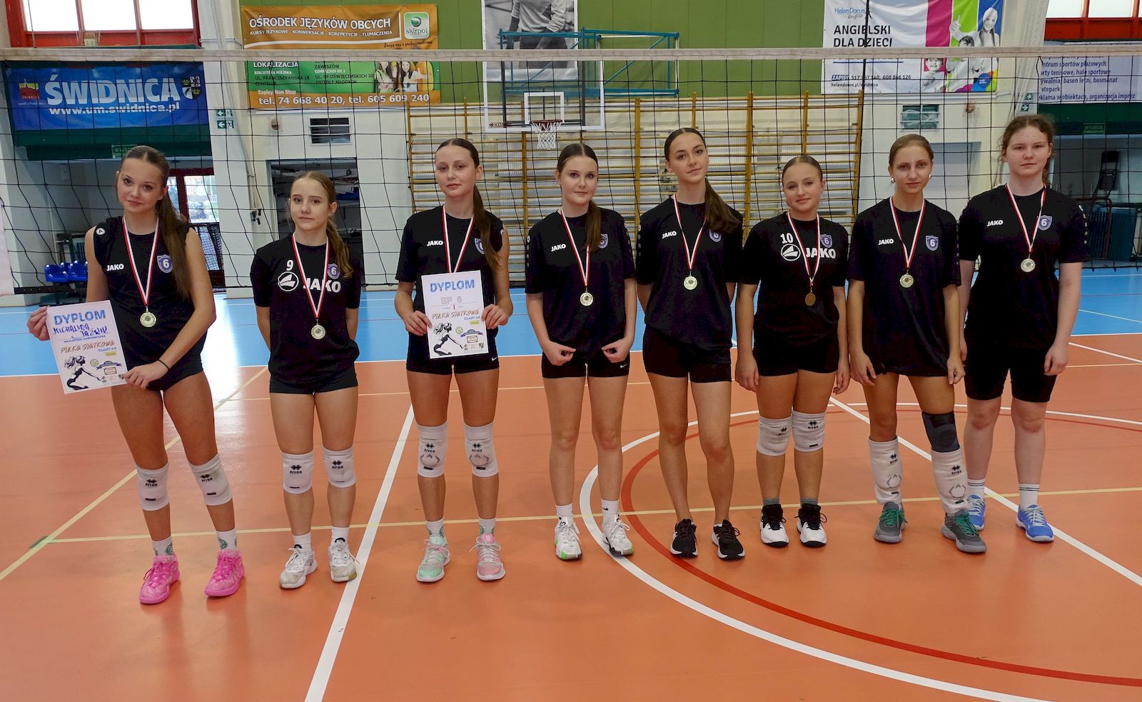 Zacięte zmagania dla młodych siatkarek z SP 6 [FOTO/WYNIKI]