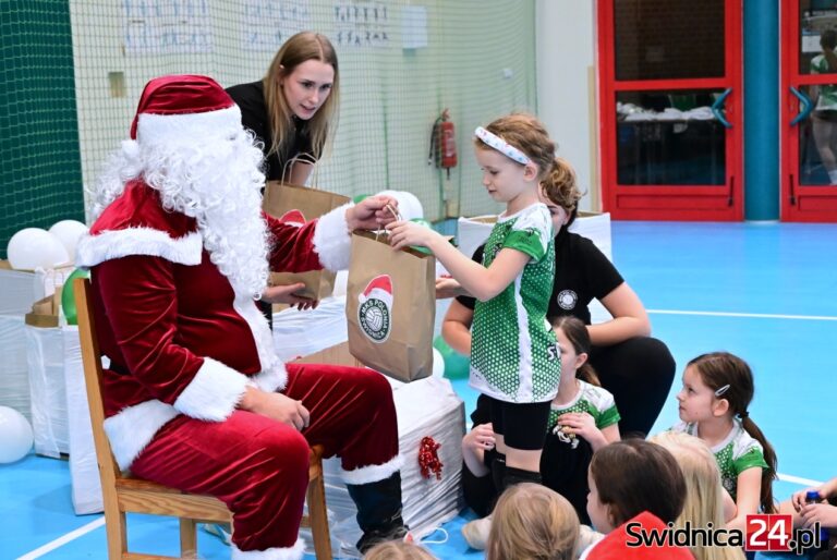 Sportowa magia świąt w obozie siatkarek Polonii [FOTO]