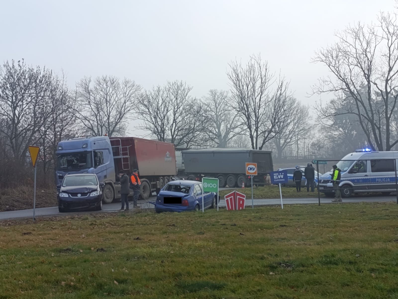 Zderzenie osobówek i ciężarówki [FOTO]