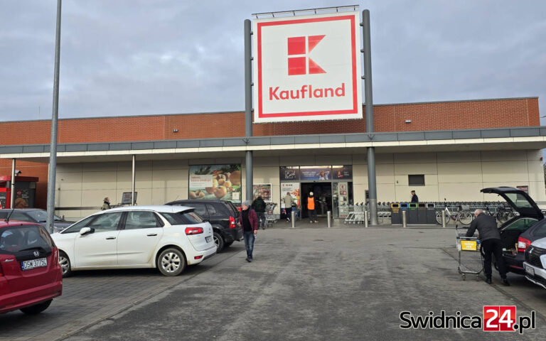 W niedzielę wstrzymają pracę na dwie godziny. Strajk ostrzegawczy w ogólnopolskiej sieci marketów