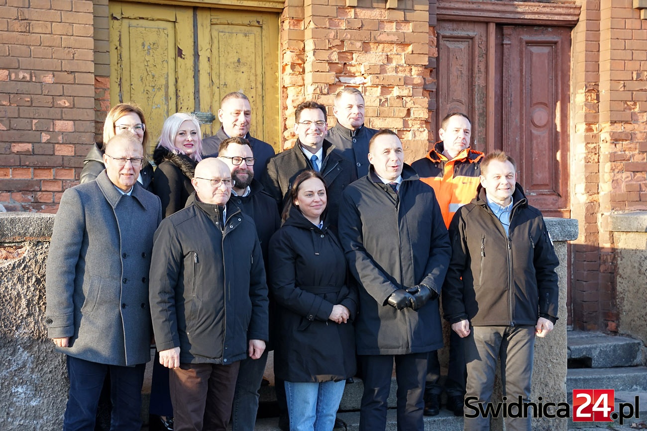 Pociągi mają wrócić na linię kolejową nr 302 ze Świdnicy do Marciszowa [FOTO]