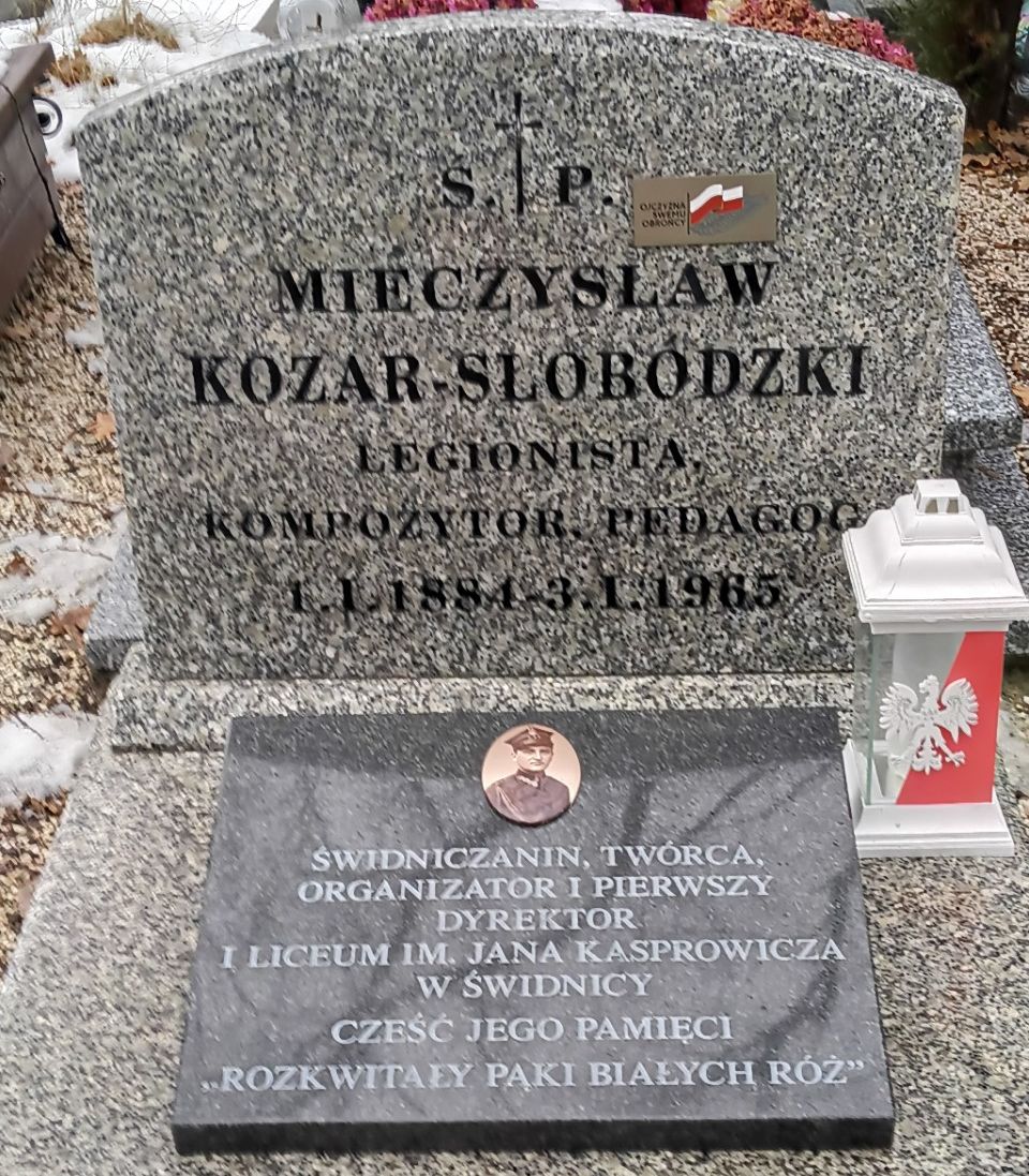 Społeczność I LO upamiętniła wybitnego świdniczanina Mieczysława Kozara-Słobódzkiego