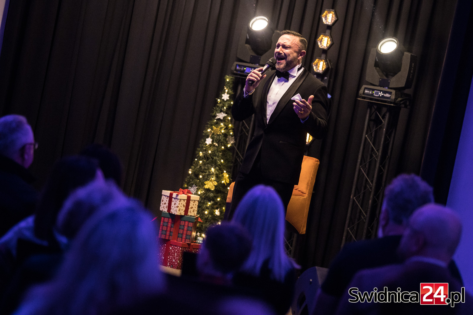 Kameralnie, elegancko i świątecznie. W Świdnicy zaśpiewał tenor Mirosław Niewiadomski [FOTO]