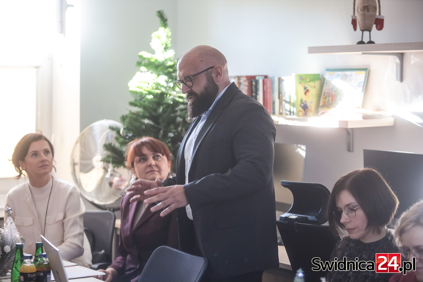 Wystarczy podać rękę. Ośrodek Kuratorski dla młodzieży w Świdnicy ma już rok [FOTO]