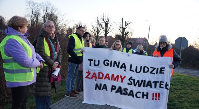 Po tragicznej śmierci dwóch pieszych zażądali sygnalizacji. Zarządca drogi odpowiada mieszkańcom