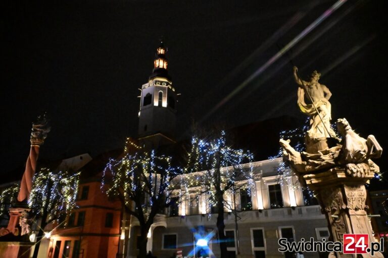 Świdnica w blasku świątecznych świateł [FOTO]