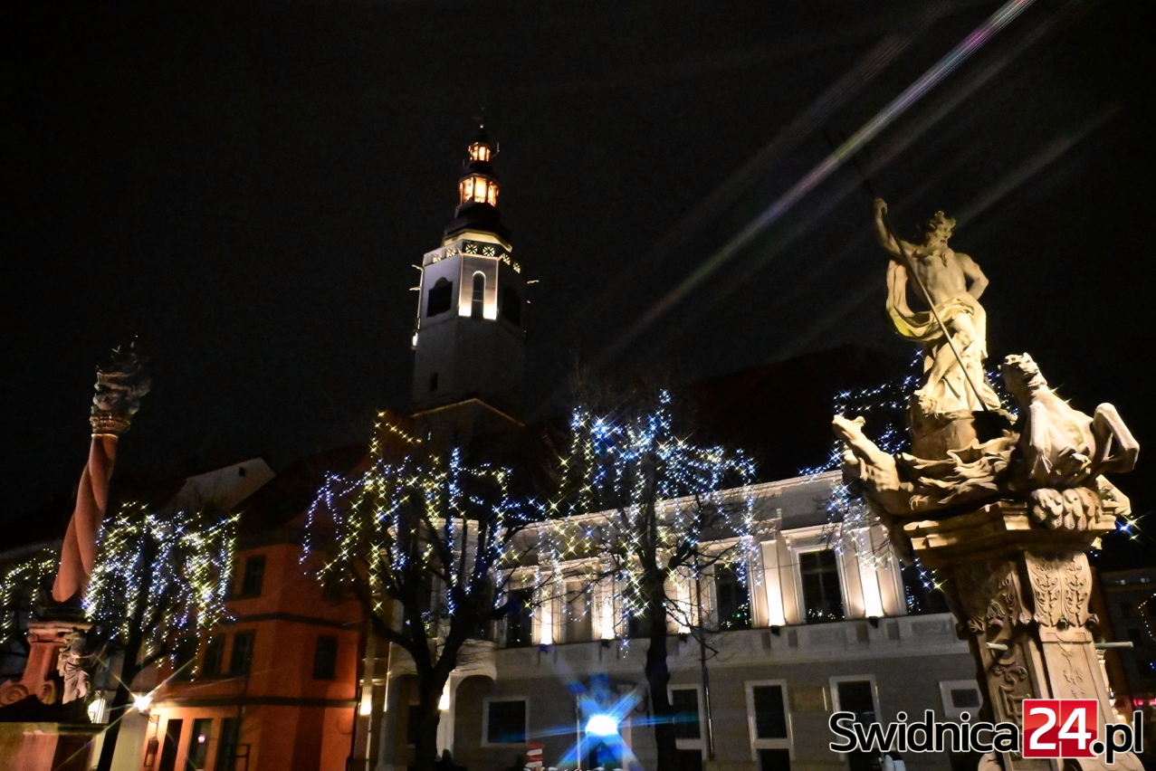 Świdnica w blasku świątecznych świateł [FOTO]