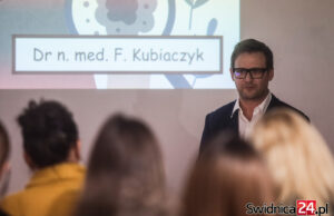 Profilaktyka ratuje życie. Spotkanie z doktorem Kubiaczykiem w Jaworzynie Śląskiej