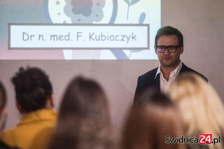 Profilaktyka ratuje życie. Spotkanie z doktorem Kubiaczykiem w Jaworzynie Śląskiej