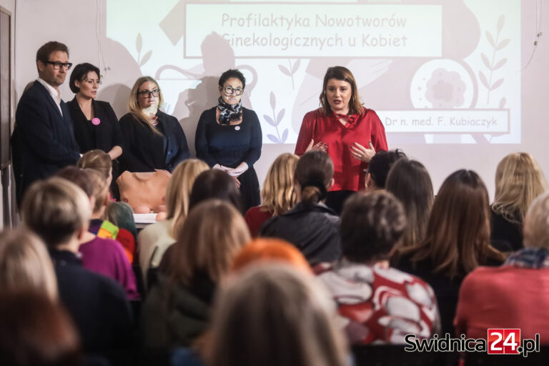 Świdniczanki wzięły zdrowie we własne ręce. Doktor Kubiaczyk o ważnej roli profilaktyki nowotworowej [FOTO]