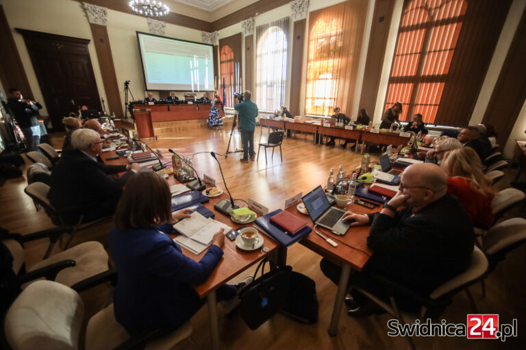 Budżet Świdnicy jeszcze bardziej na minusie? Deficyt ma wzrosnąć do blisko 24 milionów złotych