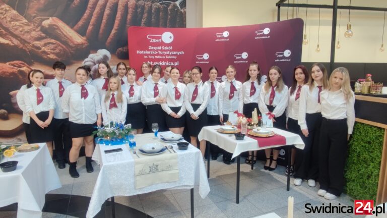 Najlepsze aranżacje stołów wybrane! [FOTO]