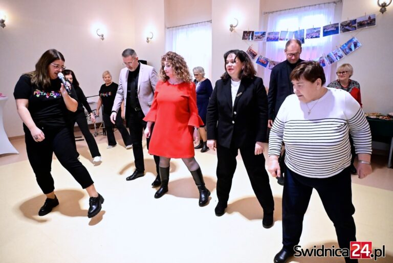 Wiek nie musi być przeszkodą! Najaktywniejsi uczestnicy programu „Senior na start” nagrodzeni [FOTO]