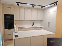 Projektowanie kuchni na wymiar: jak połączyć funkcjonalność, ergonomię i estetykę w Twoim domu?