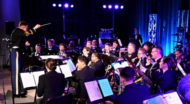 koncert świąteczny Zespół i Chór Armii USA w Europie i Afryce, 17 12 25 Swidnica (76) koncert świąteczny Zespół i Chór Armii USA w Europie i Afryce, 17 12 25 Swidnica (76)