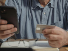 Skusiła go obietnica szybkiego zysku. Oszuści wyczyścili konto z blisko 70 tysięcy złotych