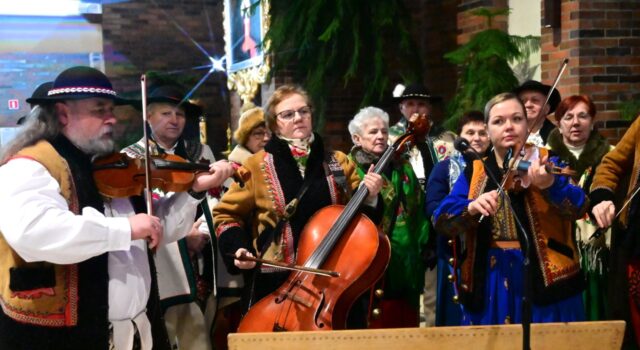 parafia NMP Krolowej Polski pasterka z zespolem Janicki 2025.12.24-25