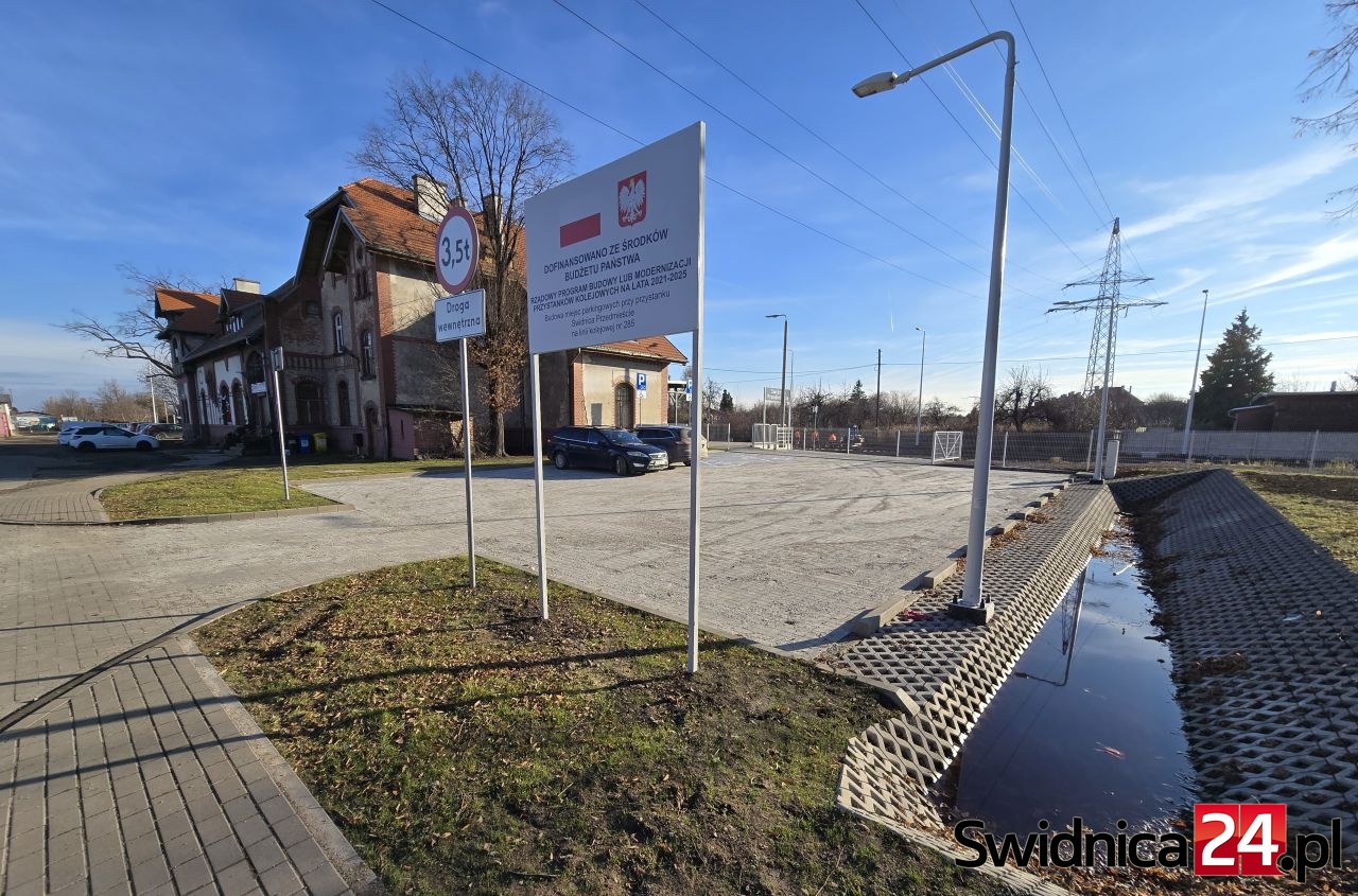 Parking przy stacji Świdnica nareszcie otwarty [FOTO]
