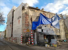 Okna wymienią w grudniu. Miejska termomodernizacja z poślizgiem i kłopotami lokatora