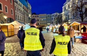 Policja apeluje o zachowanie bezpieczeństwa podczas przedświątecznych zakupów i wyjazdów