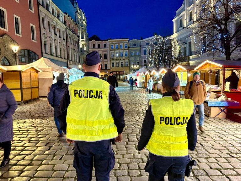 Policja apeluje o zachowanie bezpieczeństwa podczas przedświątecznych zakupów i wyjazdów
