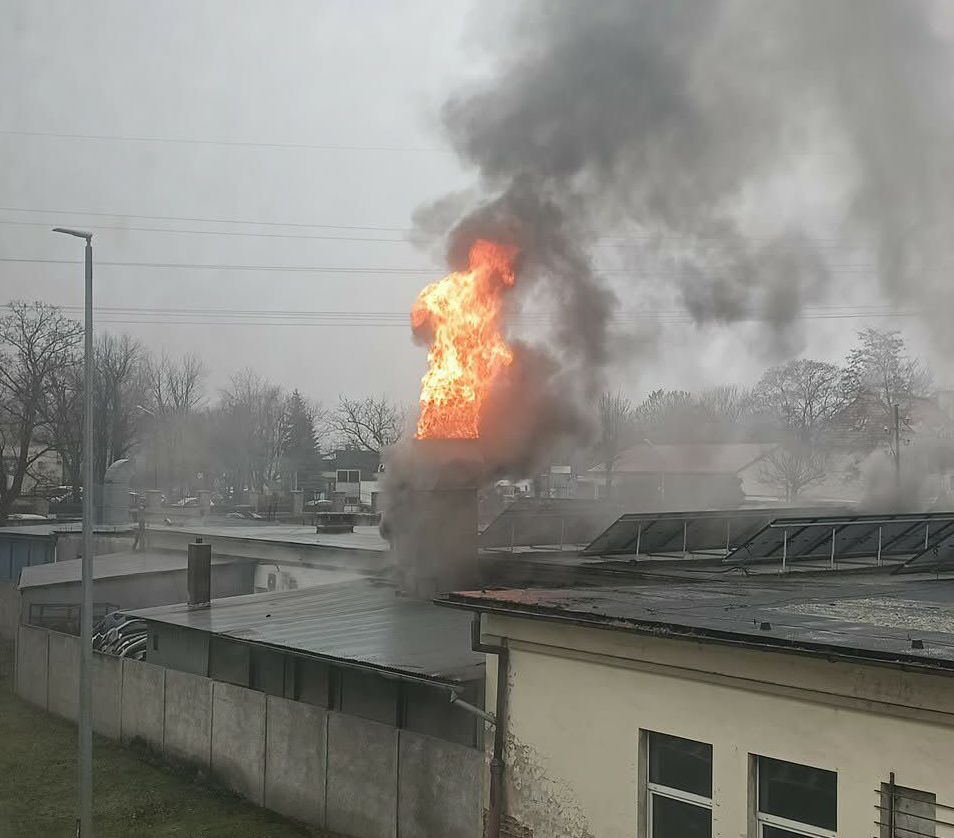 Pożar w zakładzie lakierniczym w Świdnicy [FOTO]